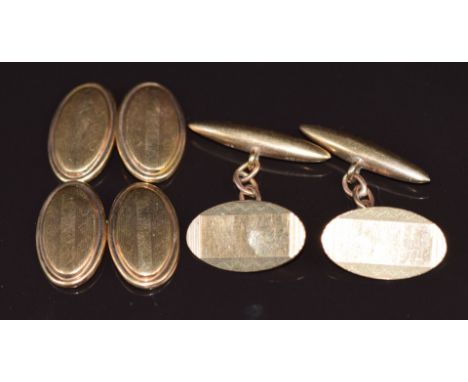 Two pairs of 9ct gold cufflinks with engine turned decoration, 6.5g&nbsp;