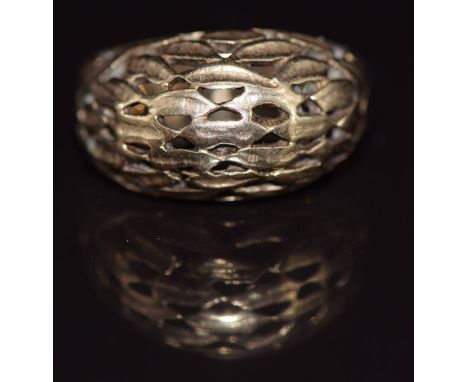 A 9ct gold ring with pierced and textured design, 4.2g, size J