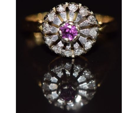 An 18ct gold ring set with a ruby and diamonds, 3.5g, size I