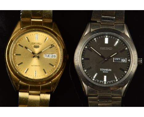 Two Seiko gentleman's watches, Seiko&nbsp;5 automatic&nbsp;ref. 7S26-0060 with day and date aperture, luminous hands, baton h