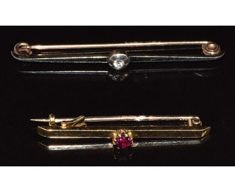 An 18ct gold brooch set with a ruby (3.1g) and a 9ct gold brooch set with a diamond (1.6g)