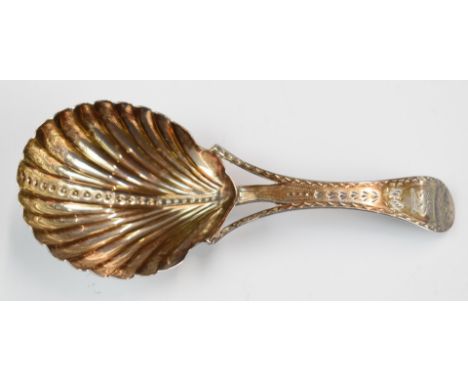 Georgian hallmarked silver caddy spoon with shell shaped bowl and bright cut handle, length 9.5cm, weight 12g