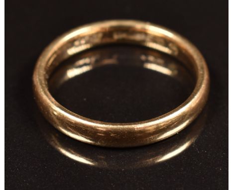 A 9ct gold wedding band / ring, 2.6g, size L