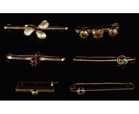 Six 9ct gold brooches including peridot, amethyst, blister pearl, paste, citrine, etc, 11.5g&nbsp;