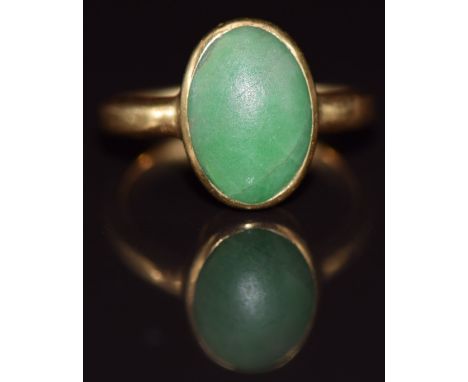 An 18ct gold ring set with a jadeite cabochon, 3.7g, size G