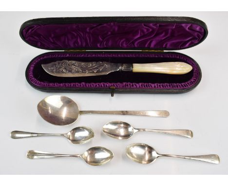 Four hallmarked silver coffee spoons, unmarked spoon and a Victorian hallmarked silver and mother of pearl butter knife, Lond