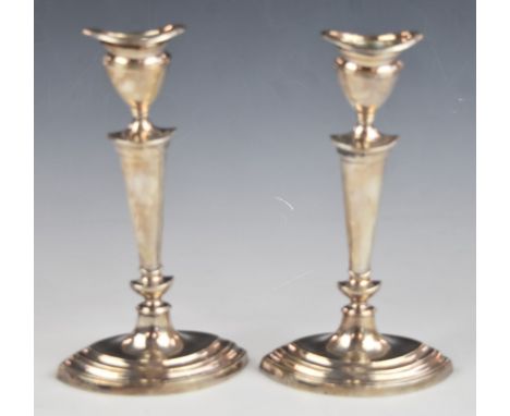 Mappin &amp; Webb Elizabeth II pair of hallmarked silver candlesticks, Sheffield 1958, height 18cm
