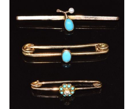 Three 9ct gold brooches, one set with a diamond and turquoise, one with turquoise and pearl and the other with turquoise, 5.3