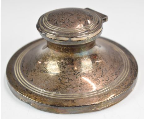 Edward VII hallmarked silver capstan inkwell, Birmingham 1903, maker&nbsp;Robert Pringle &amp; Sons, diameter 11cm