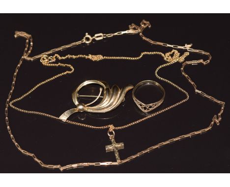 A collection of 9ct gold jewellery comprising&nbsp;cross pendant, chain, brooch, V shaped ring and a chain made up of rectang