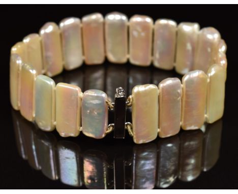 A pearl bracelet with 18k white gold clasp&nbsp;