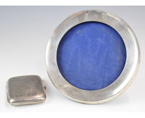 Hallmarked silver circular photograph frame with easel back, Birmingham 1911, maker Cornelius Desormeaux Saunders &amp; James