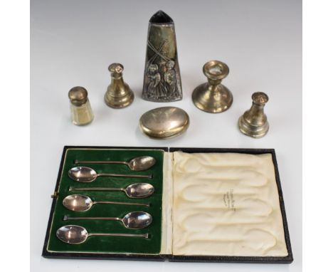 Hallmarked silver items comprising cased set of Mappin &amp; Webb cased set of seal top spoons, Victorian squeeze to open snu