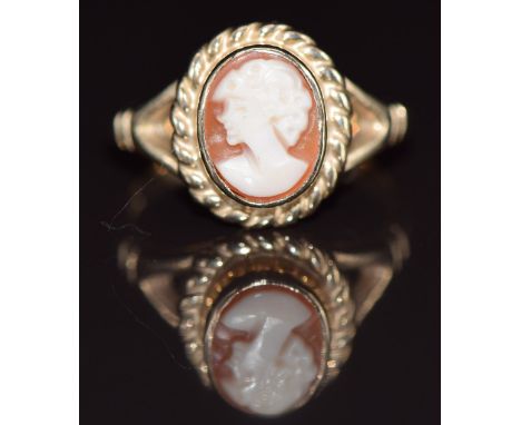 A 9ct gold ring set with a cameo depicting a young woman, 4.8g, size O