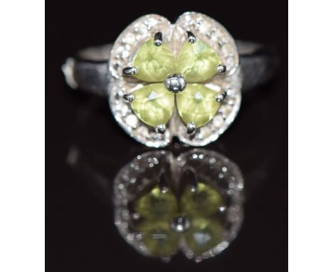A 9ct white gold ring set with peridot and diamonds, 4g, size N