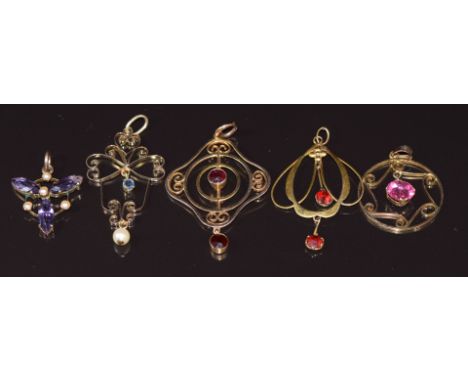 Five 9ct gold Edwardian pendants set with garnets, sapphire and pearl, amethyst and seed pearls and paste, 7.3g&nbsp;
