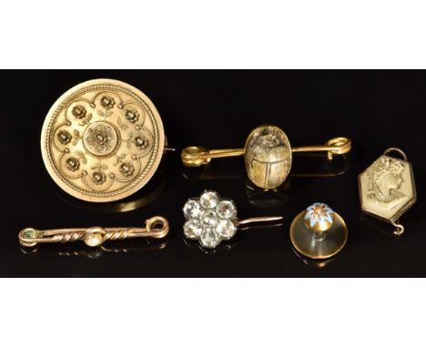 Victorian yellow metal brooch with glass compartment&nbsp;verso, brooch set with a ceramic scarab beetle, 9ct gold brooch set