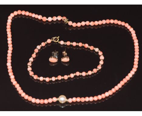 A necklace of coral beads with central pearl and 9ct gold clasp, beaded bracelet of 9ct gold and coral beads and a pair of 9c