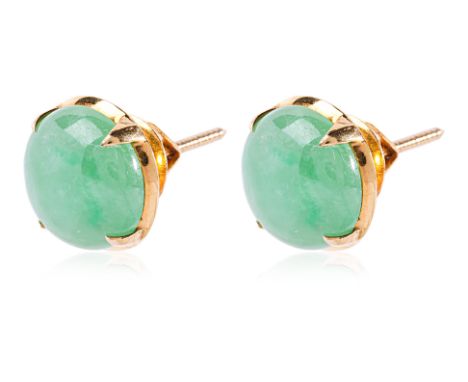 A PAIR OF JADE STUD EARRINGS
Featuring a pair of jade cabochons mounted in a yellow gold setting with Chinese marks, likely h