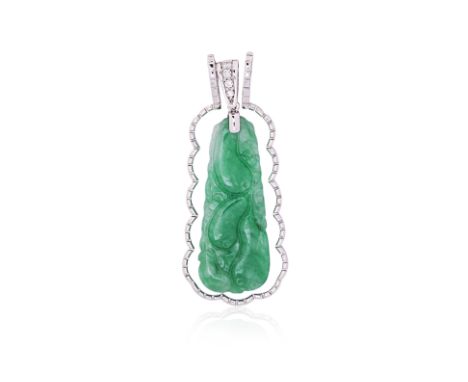 A CARVED JADE PENDANT WITH DETACHABLE FRAME
The tapering rectangular jade carved with gourds, on an unmarked gold bail accent