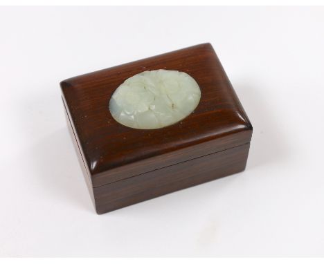 A Chinese bowenite jade mounted box, 10cm