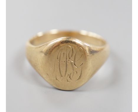 A 9ct gold oval signet ring, with engraved monogram, size X, 9.7 grams.