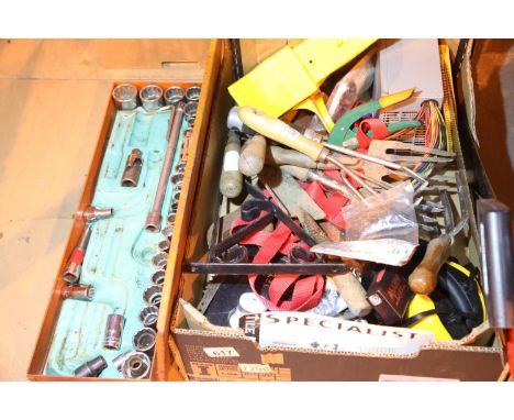 Box of mixed tools including part socket set and garden tools. Not available for in-house P&amp;P, contact Paul O'Hea at Mail