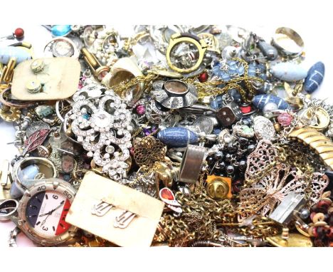 Quantity of costume jewellery including dress rings, earrings, cufflinks etc. P&amp;P Group 1 (£14+VAT for the first lot and 