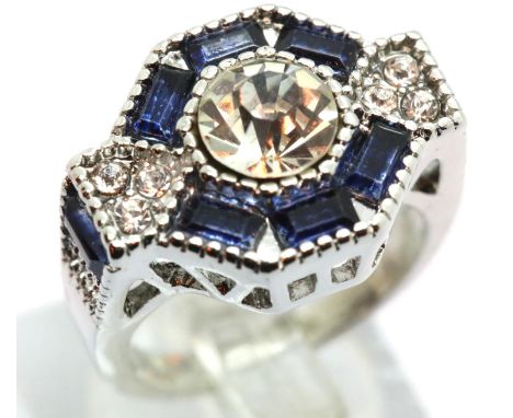 Blue hexagon form solitaire dress ring, size K/L. P&amp;P Group 1 (£14+VAT for the first lot and £1+VAT for subsequent lots) 