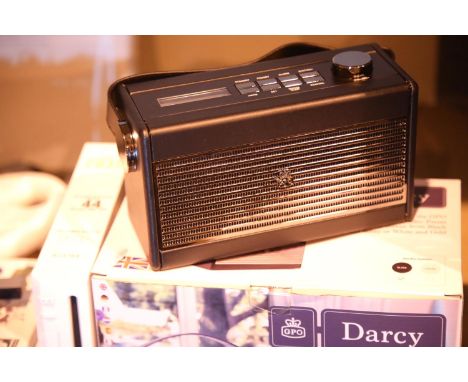 GPO Darcy portable analogue FM/AM radio with alarm clock, preset 20 radio stations. P&P Group 2 (£18+VAT for the first lot an