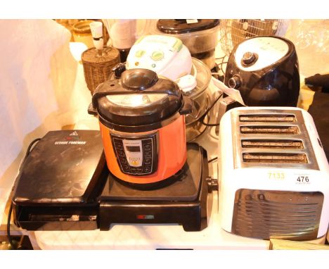 Quantity of electrical kitchen items. Not available for in-house P&P, contact Paul O'Hea at Mailboxes on 01925 659133Conditio