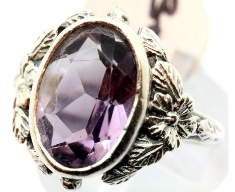 Silver vintage amethyst oval ring, size L, stamped 925. P&amp;P Group 1 (£14+VAT for the first lot and £1+VAT for subsequent 