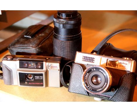 Mixed camera items including Praktica zoom lens. P&amp;P Group 2 (£18+VAT for the first lot and £3+VAT for subsequent lots) 