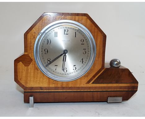 An Art Deco mantel clock, 15 cm high