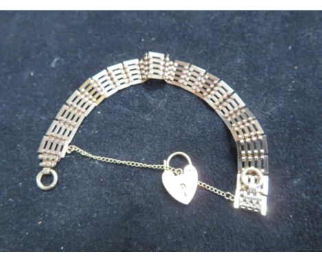 9ct Gold gate bracelet with safety chain &amp; heart shaped locket Weight 14.8g