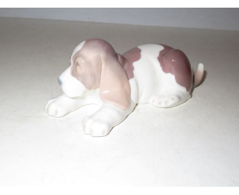 Lladro puppy in original box Width 17 cm 