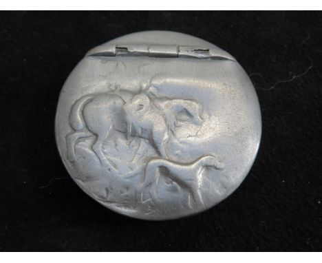 Pewter snuff box, huntdog scene to lid 