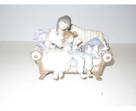 Lladro large figure ''bedtime story'' Width 22 cm