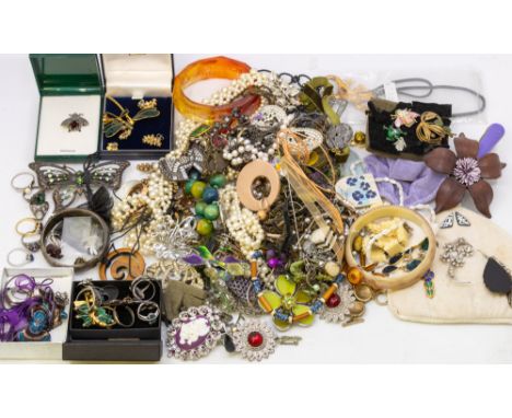 A collection of costume jewellery to include a silver bangle, silver marcasite rings, marcasite and garnet set silver bee bro