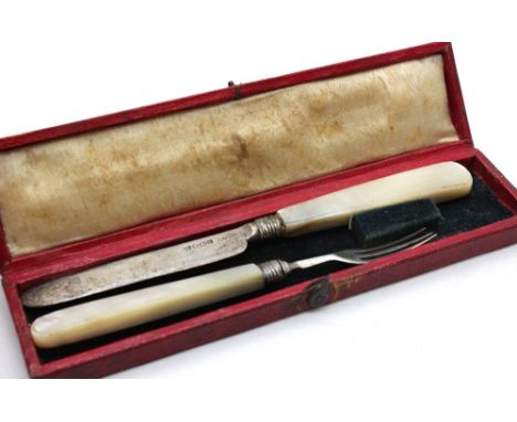 A cased Victorian silver and mother of pearl fruit knife & fork set, hallmarked by George Unite, Birmingham 1840, only makers