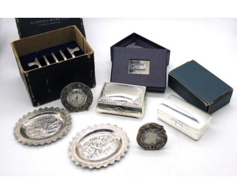 A boxed Elizabeth II silver toast rack, hallmarked by Mappin & Webb, Sheffield, 1957, together with a small collection of pla