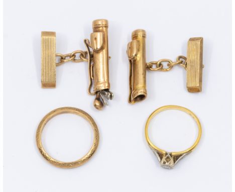 A pair of 9ct gold novelty golf bag and club cufflinks (clubs missing from one), together with a 9ct gold wedding band, combi