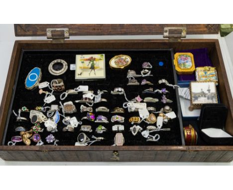 A large collection of silver, silver gilt and metal rings, including stone set examples including amethyst, paste etc along w