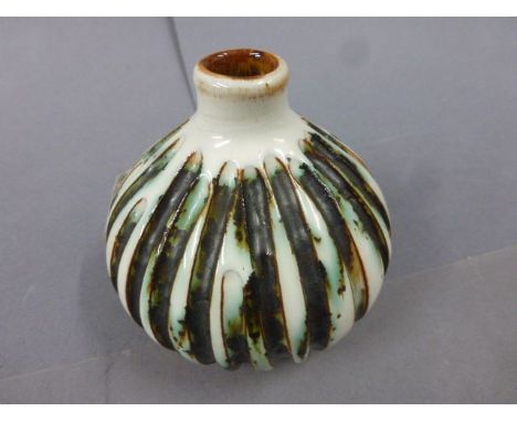 Poole Pottery onion vase imprinted A5i to base