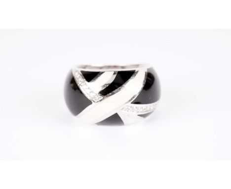 Roberto Coin: a white and black enamel and diamond set ring, in 18ct white gold mount and shank set ruby signature, ring size