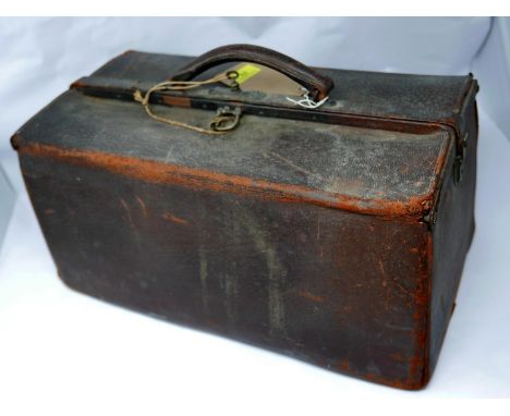 A vintage Gladstone bag, H.23 W.45cm 