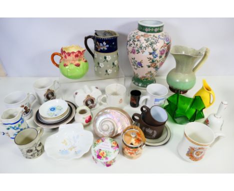 Mixed ceramics to include a Chinese vase, approximately 26 cm (h), Wedgwood, Royal Worcester and similar. [W]

NOTE: IN HOUSE