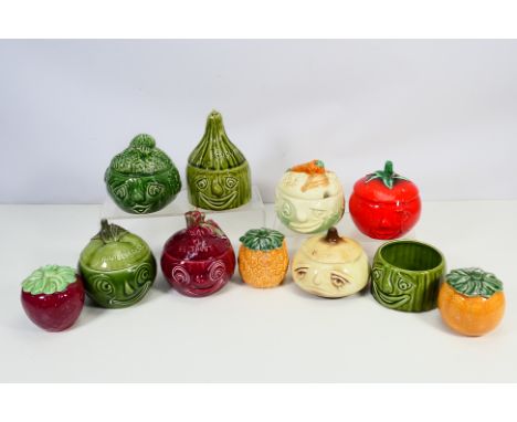 A collection of Sylvac kitchen storage jars / pots to include Coleslaw 4750, Tomato 4751, Onion 516, Beetroot 4553, Apple Sau