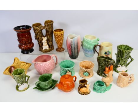 A collection of various Sylvac pieces to include vases, bowls and similar, largest approximately 18 cm (h). [W]

NOTE: IN HOU