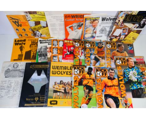 Football Memorabilia, Similar to the previous lot, a good collection of Wolverhampton
Wanderers publications, autographs, Wem